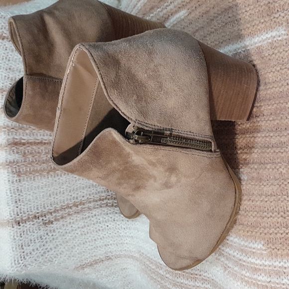 Carlos tan suede open toe booties sz 10 - Picture 1 of 5